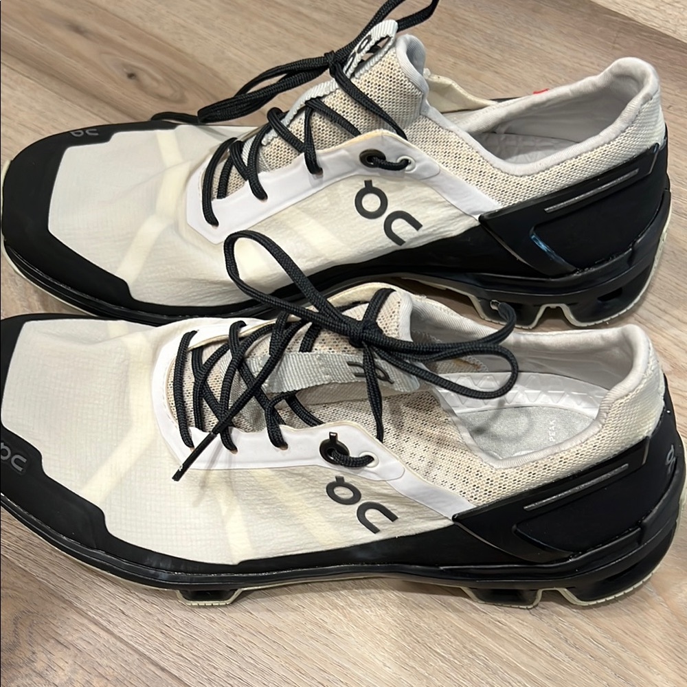 On Cloud shoes women size 7